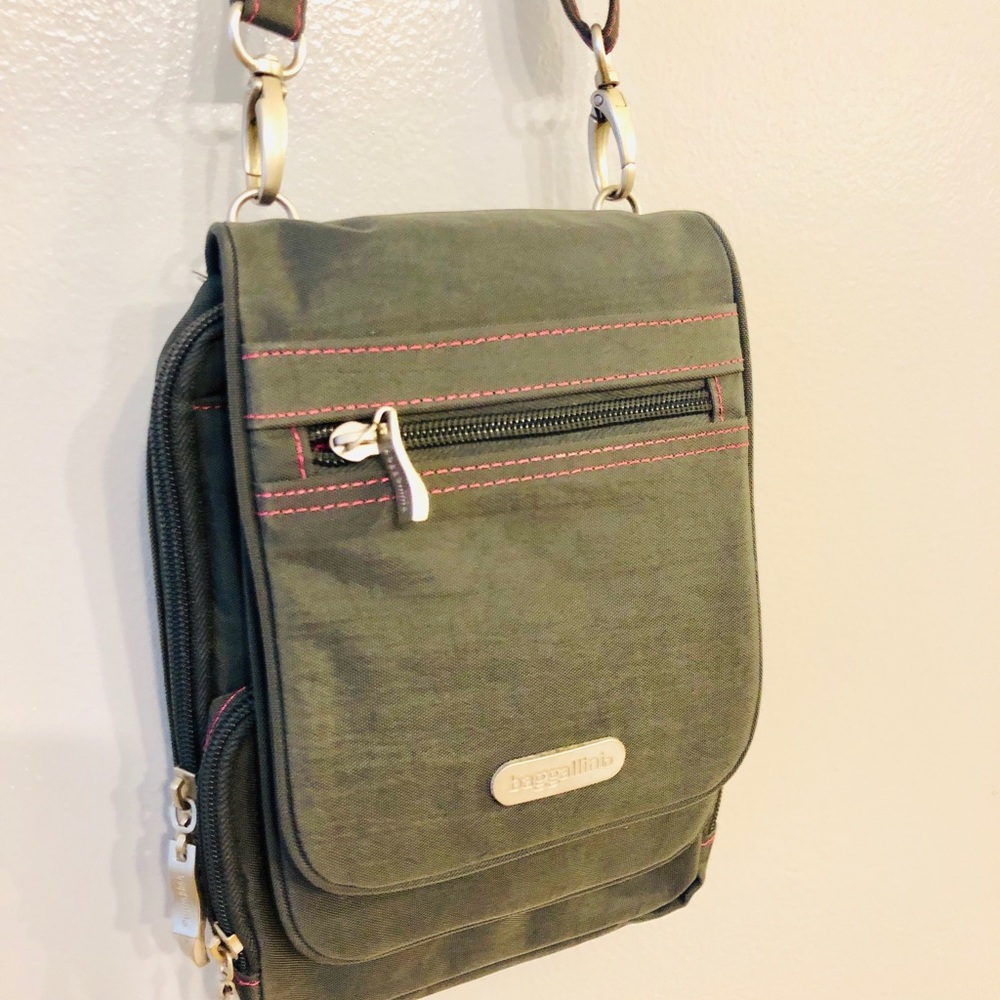 Baggallini Pocket Crossbody
